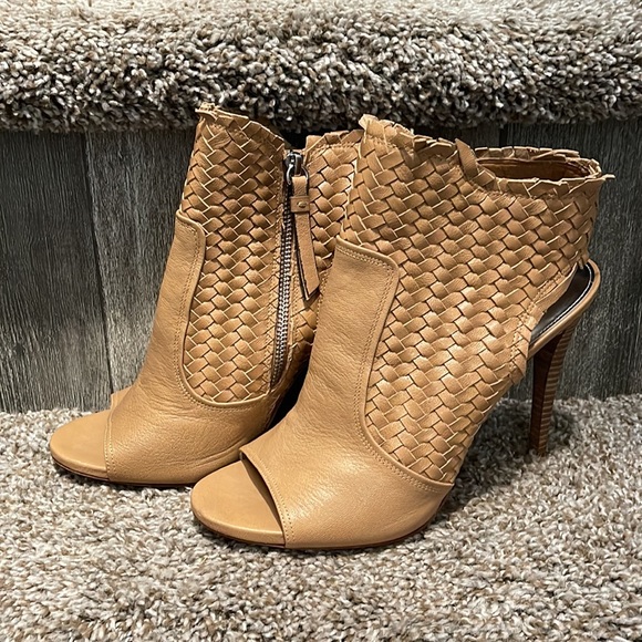 Vintage Coach Julie Peep Toe Heel Size 10 EXCELLENT CONDITION!!! Worn only once - Picture 5 of 7